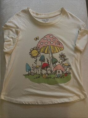 Pretty Rebel Slightly Cropped Cream Graphic Tee. Women’s XS
